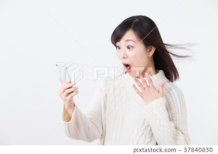 Surprised middle woman (smartphone) Surprised middle woman (smartphone) 37840830