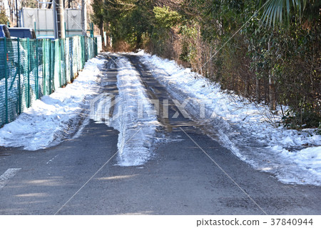 frozen road 37840944