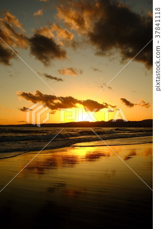 Sunset view of the coast, Chigasaki coast Sunset view of the coast, Chigasaki coast 37841118