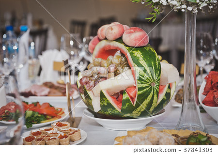 Beautifully laid round a festive table 7737. Beautifully laid round a festive table 7737. 37841303