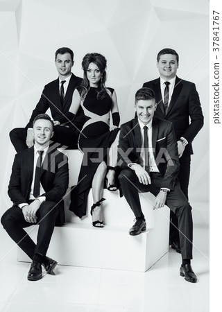 Mixed group of business men and women 37841767