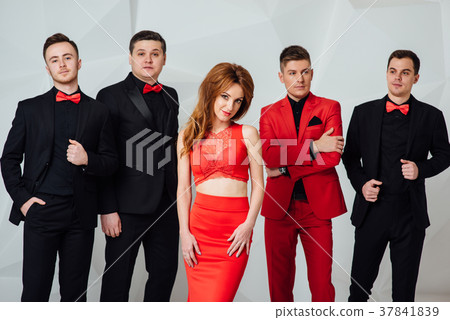 Mixed group of business men and women 37841839