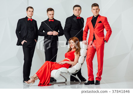 Mixed group of business men and women 37841846