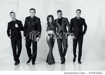 Mixed group of business men and women 37841862