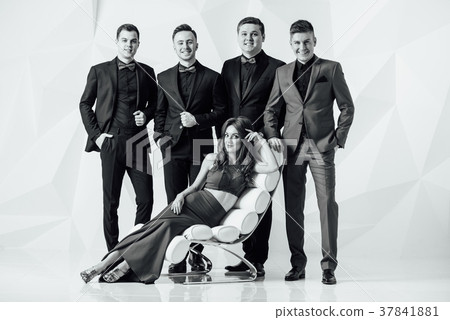 Mixed group of business men and women 37841881