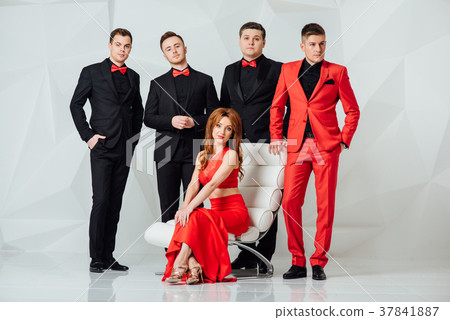 Mixed group of business men and women 37841887