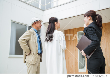 尋找住房的房地產夫婦夫婦 37842304