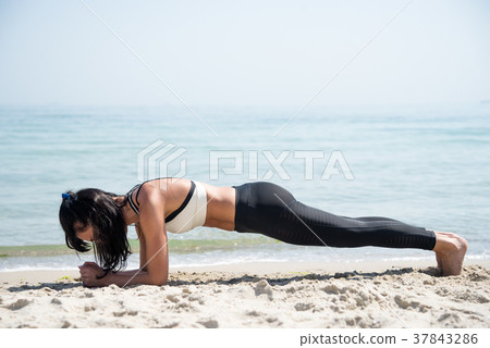 Fitness Girl working out on the beach Fitness Girl working out on the beach 37843286