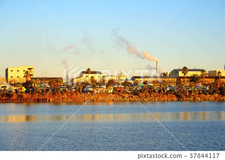 Yacht harbor along the Sagami River that turns red in the setting sun Yacht harbor along the Sagami River that turns red in the setting sun 37844117