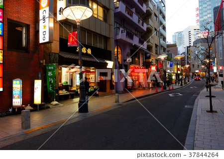 Akasaka Mitsuki Hitotsugi Dori在晚上 37844264