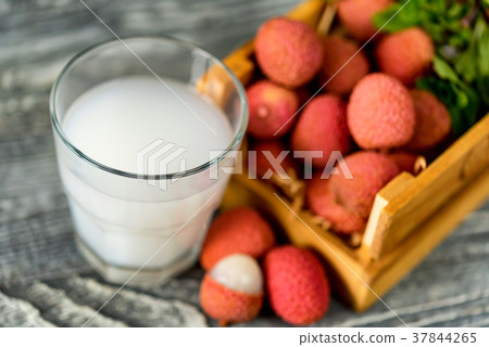 Closeup of fresh lychee juice with fruits Closeup of fresh lychee juice with fruits 37844265
