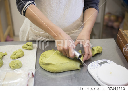 Bread making 37844510