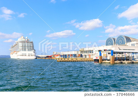 Cityscape Luxury cruise ship and central pier Hakata-ku, Fukuoka City Cityscape Luxury cruise ship and central pier Hakata-ku, Fukuoka City 37846666
