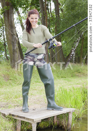woman fishing 37847182