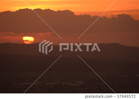 Setting sun Setting sun 37848572