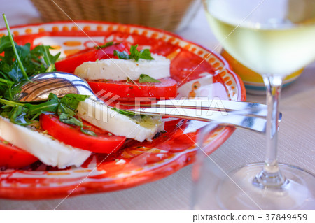 Caprese Caprese 37849459