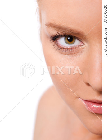 smiling woman 37850020