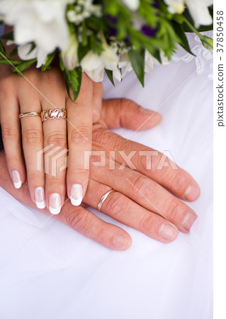hands of new married 37850458
