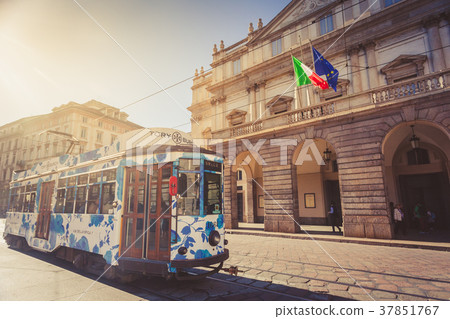 Vintage tram near La Scala in Milano Vintage tram near La Scala in Milano 37851767