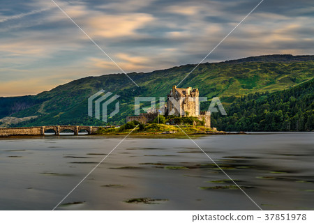 Sunset over Eilean Donan Castle in Scotland 37851978