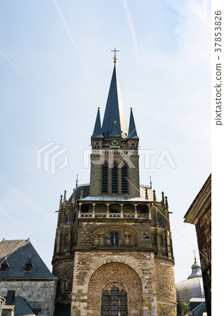 viw of west tower of Aachen Cathedral 37853826