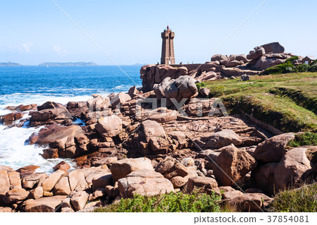 Mean Ruz lighthouse in Ploumanach site 37854081