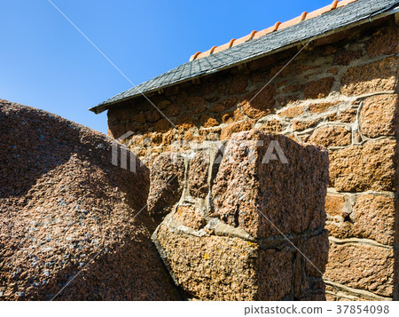 boulder and wall of breton house in Ploumanach boulder and wall of breton house in Ploumanach 37854098