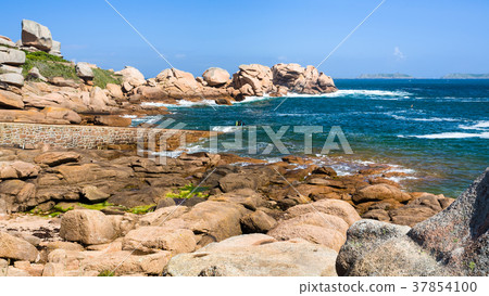pier on English Channel coast in Ploumanach site pier on English Channel coast in Ploumanach site 37854100