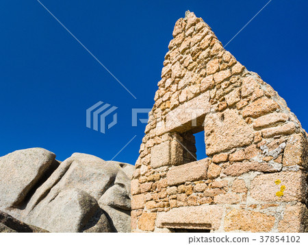 old ruined breton stone house in Ploumanach old ruined breton stone house in Ploumanach 37854102