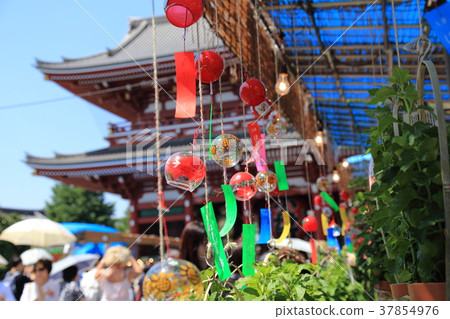 Assousa hoozuki市在Senso籍寺廟的背景中在7月 37854976