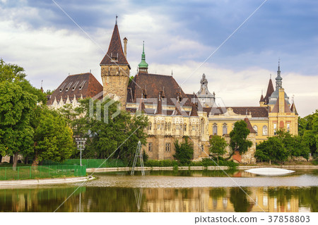 Budapest skyline at Vajdahunyad Castle, Hungary Budapest skyline at Vajdahunyad Castle, Hungary 37858803