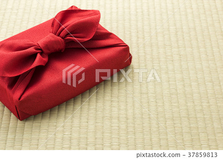Hand-souvenir of bath cloth placed on tatami 37859813