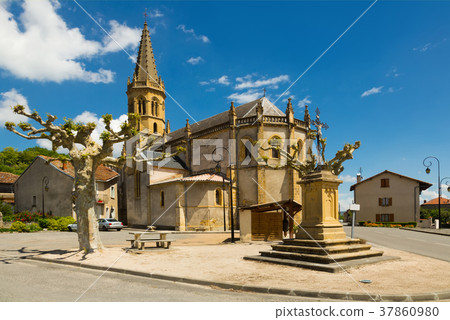Church of Saint-Michel in Lestelle-de-Saint-Martory 37860980