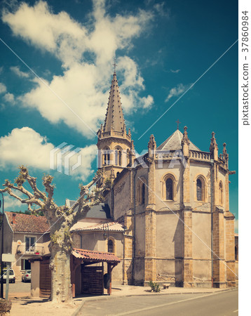 Church of Saint-Michel in Lestelle-de-Saint-Martory 37860984