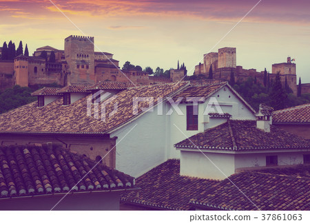 Sunset view of Alcazaba at Alhambra 37861063