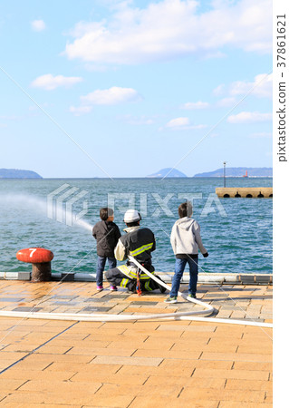 2018 Children and firefighters who experience water discharge at the beginning of firefighting ceremony Hakata-ku, Fukuoka City 37861621