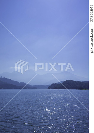 藍色湖面 群山 日月潭 台灣觀光景點 藍色湖面 群山 日月潭 台灣觀光景點 37861645