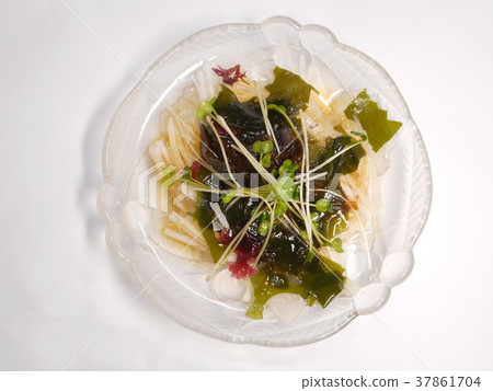 Seaweed salad 37861704