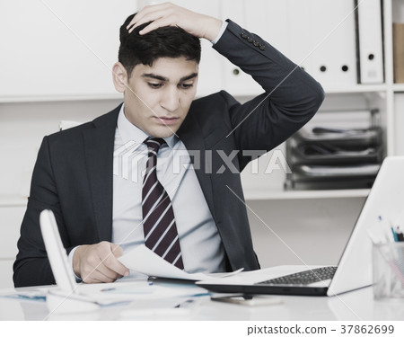 Office manager is having complicated issue in project Office manager is having complicated issue in project 37862699