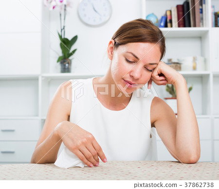 portrait depressed woman 37862738