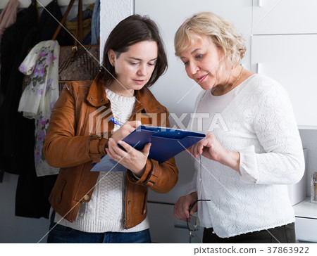 Social survey with mature woman Social survey with mature woman 37863922