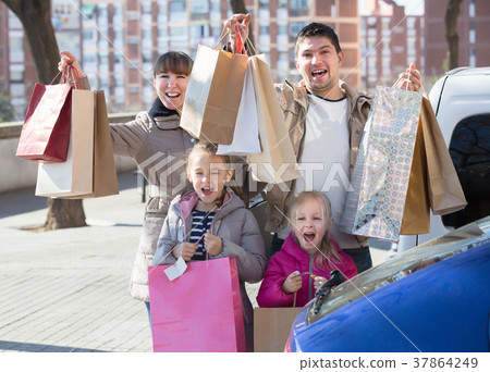 Family portrait with purchases in bags Family portrait with purchases in bags 37864249