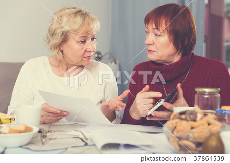 Two elderly women faced financials troubles Two elderly women faced financials troubles 37864539