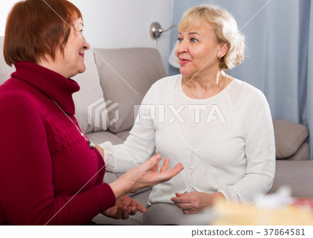 Positive women on the sofa and talking 37864581