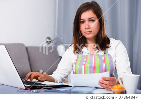 Housewife searching for recipes 37864847