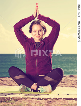 woman working out in beach woman working out in beach 37864981