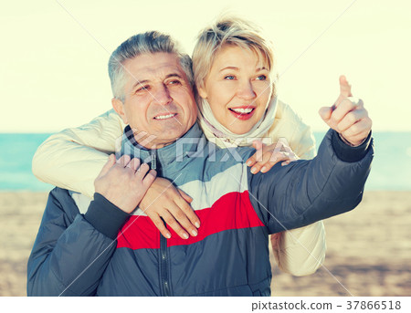 Ordinary husband points to something interesting Ordinary husband points to something interesting 37866518