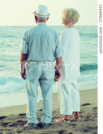mature female and male on the sea coast mature female and male on the sea coast 37866932