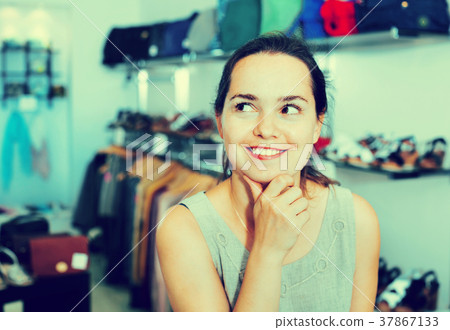 Brunette offers footwear in fashion shoes center Brunette offers footwear in fashion shoes center 37867133