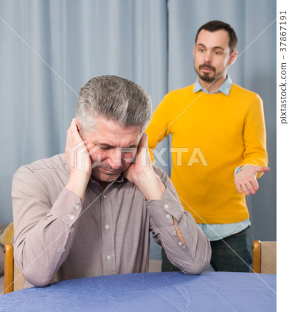 Son criticizes his mature father 37867191